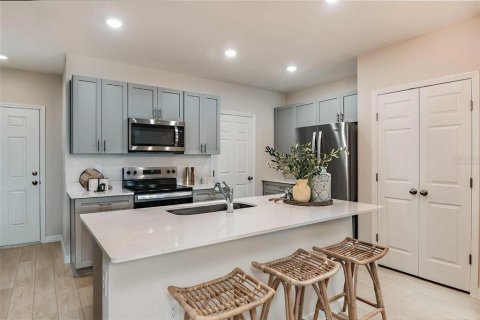 Townhouse in Haines City, Florida 3 bedrooms, 143.81 sq.m. № 1801419 - photo 2