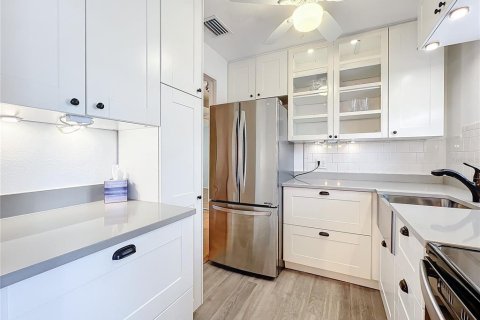 Condo in Bradenton, Florida, 1 bedroom  № 1156463 - photo 5