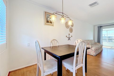 Condo in Bradenton, Florida, 1 bedroom  № 1156463 - photo 12