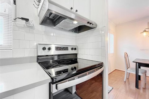 Condo in Bradenton, Florida, 1 bedroom  № 1156463 - photo 8