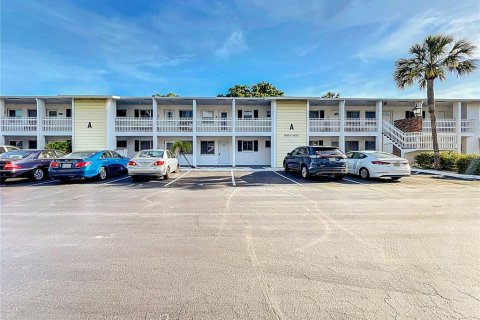 Condo in Bradenton, Florida, 1 bedroom  № 1156463 - photo 1