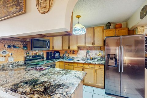 Townhouse in Miami, Florida 3 bedrooms, 124.49 sq.m. № 1786506 - photo 12