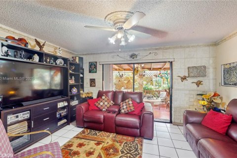 Townhouse in Miami, Florida 3 bedrooms, 124.49 sq.m. № 1786506 - photo 13
