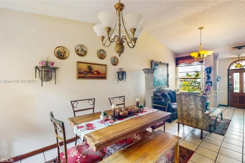 Townhouse in Miami, Florida 3 bedrooms, 124.49 sq.m. № 1786506 - photo 10