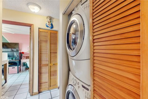 Купить таунхаус в Майами, Флорида 3 спальни, 124.49м2, № 1786506 - фото 15