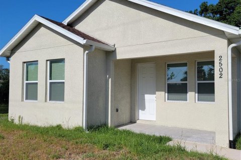 House in Tampa, Florida 3 bedrooms, 108.7 sq.m. № 2360609