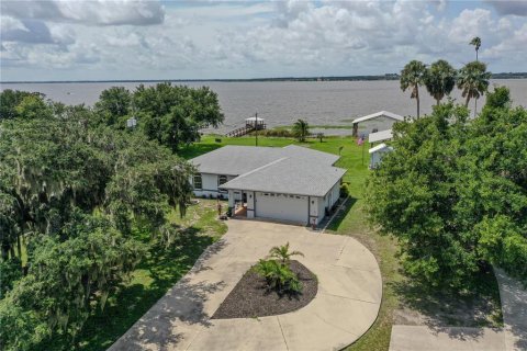 House in Frostproof, Florida 3 bedrooms, 140.28 sq.m. № 1823200 - photo 1