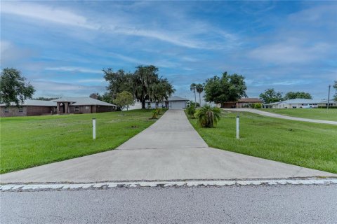 House in Frostproof, Florida 3 bedrooms, 140.28 sq.m. № 1823200 - photo 30