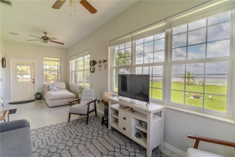 House in Frostproof, Florida 3 bedrooms, 140.28 sq.m. № 1823200 - photo 20