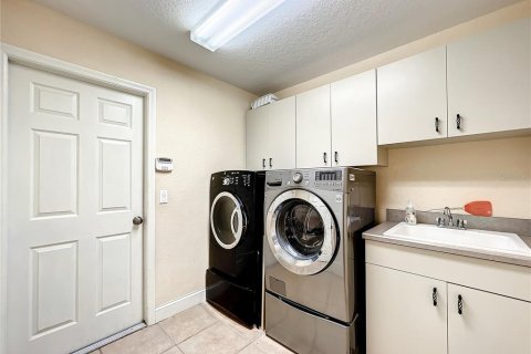 Villa ou maison à louer à Ocala, Floride: 4 chambres, 269.42 m2 № 2097645 - photo 4