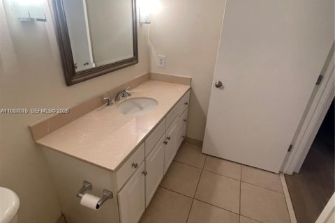 Copropriété à louer à Miami, Floride: 2 chambres, 102.1 m2 № 2050689 - photo 13