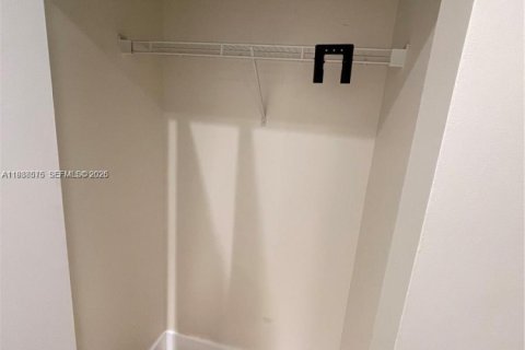 Copropriété à louer à Miami, Floride: 2 chambres, 102.1 m2 № 2050689 - photo 12