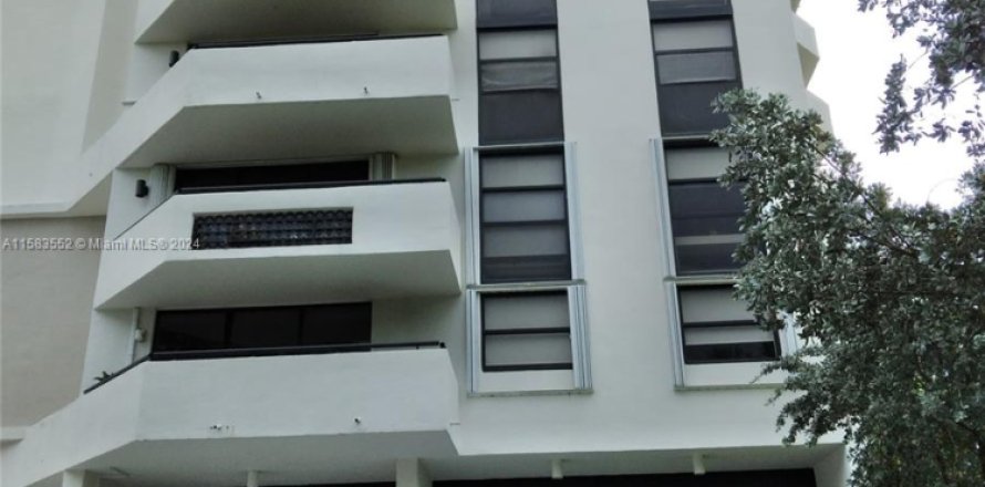 Condo in Coral Gables, Florida, 2 bedrooms  № 1706642