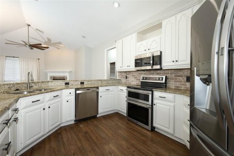 House in Oviedo, Florida 4 bedrooms, 249.35 sq.m. № 1844671 - photo 2