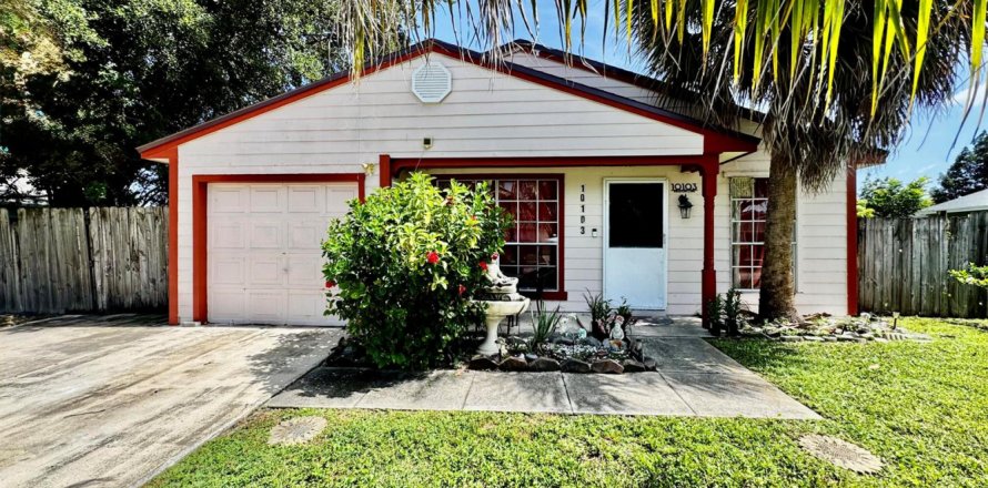 House in Royal Palm Beach, Florida 3 bedrooms, 100.8 sq.m. № 2261556