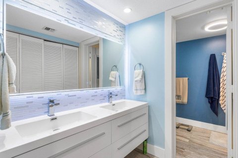 Condo in Boynton Beach, Florida, 2 bedrooms  № 2153736 - photo 16