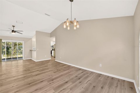 House in Gainesville, Florida 3 bedrooms, 139.26 sq.m. № 2399340 - photo 6