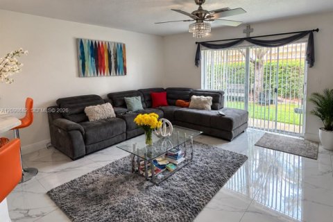 Townhouse in Tamarac, Florida 3 bedrooms, 134.34 sq.m. № 2394933 - photo 8