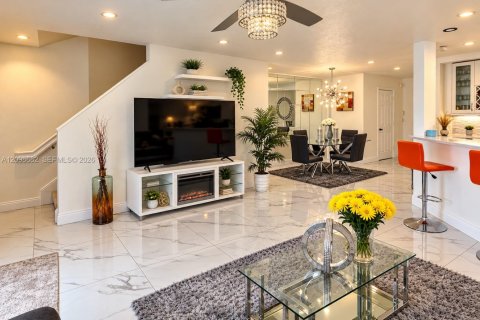 Townhouse in Tamarac, Florida 3 bedrooms, 134.34 sq.m. № 2394933 - photo 7