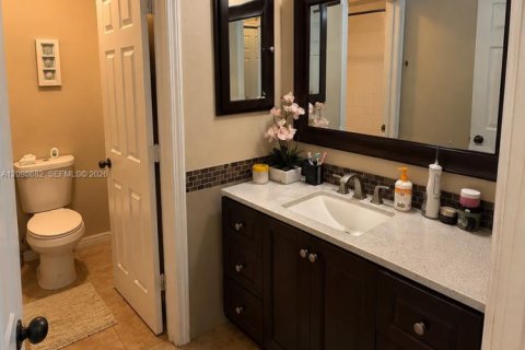 Townhouse in Tamarac, Florida 3 bedrooms, 134.34 sq.m. № 2394933 - photo 13