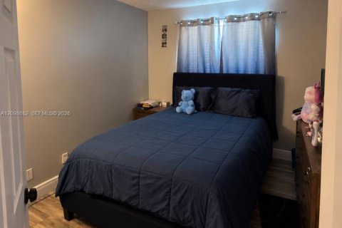 Townhouse in Tamarac, Florida 3 bedrooms, 134.34 sq.m. № 2394933 - photo 10