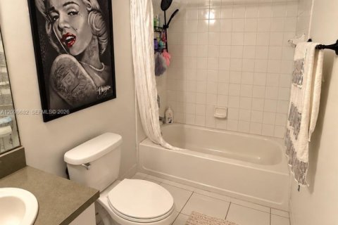Townhouse in Tamarac, Florida 3 bedrooms, 134.34 sq.m. № 2394933 - photo 15