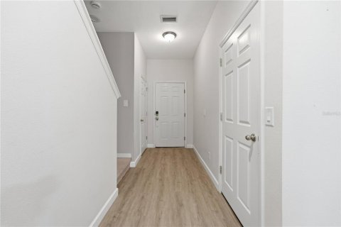 Townhouse in Sarasota, Florida 3 bedrooms, 146.32 sq.m. № 2204058 - photo 5