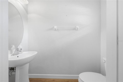 Townhouse in Sarasota, Florida 3 bedrooms, 146.32 sq.m. № 2204058 - photo 26