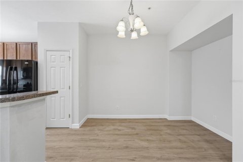 Townhouse in Sarasota, Florida 3 bedrooms, 146.32 sq.m. № 2204058 - photo 10