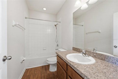 Townhouse in Sarasota, Florida 3 bedrooms, 146.32 sq.m. № 2204058 - photo 21
