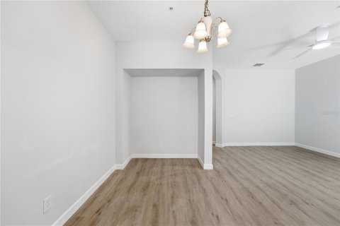 Townhouse in Sarasota, Florida 3 bedrooms, 146.32 sq.m. № 2204058 - photo 9