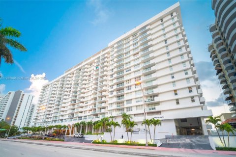 Copropriété à louer à Miami Beach, Floride: 2 chambres, 86.4 m2 № 1860843 - photo 28