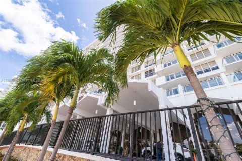 Copropriété à louer à Miami Beach, Floride: 2 chambres, 86.4 m2 № 1860843 - photo 26