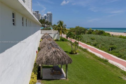 Copropriété à louer à Miami Beach, Floride: 2 chambres, 86.4 m2 № 1860843 - photo 22
