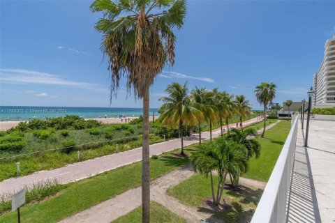 Copropriété à louer à Miami Beach, Floride: 2 chambres, 86.4 m2 № 1860843 - photo 21