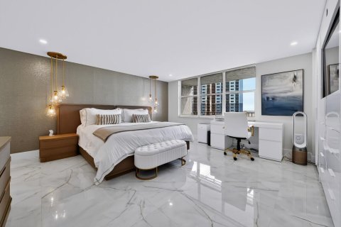 Condo in Fort Lauderdale, Florida, 2 bedrooms № 2435893 - photo 25