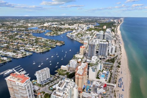 Condo in Fort Lauderdale, Florida, 2 bedrooms № 2435893 - photo 2