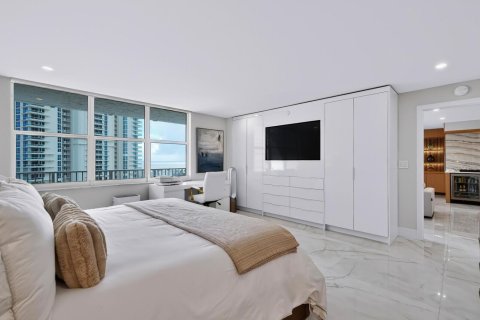 Condo in Fort Lauderdale, Florida, 2 bedrooms № 2435893 - photo 26