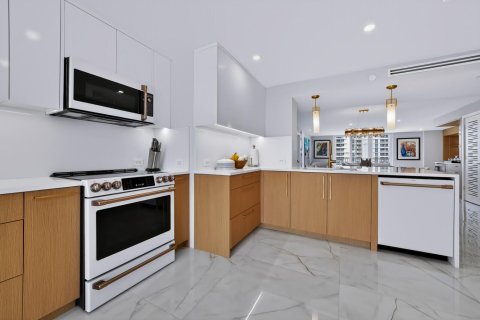 Condo in Fort Lauderdale, Florida, 2 bedrooms № 2435893 - photo 12