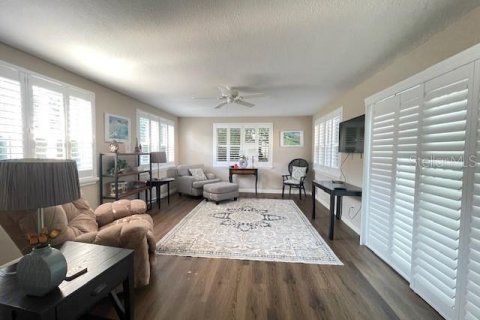 Casa en alquiler en The Villages, Florida, 3 dormitorios, 169.73 m2 № 1917486 - foto 9