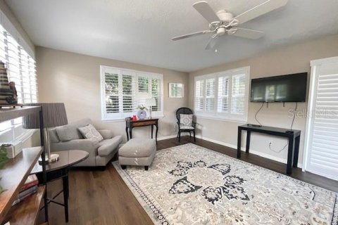 Casa en alquiler en The Villages, Florida, 3 dormitorios, 169.73 m2 № 1917486 - foto 11