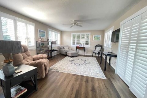 Casa en alquiler en The Villages, Florida, 3 dormitorios, 169.73 m2 № 1917486 - foto 10