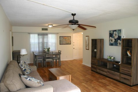 Condominio en venta en Palm Beach Gardens, Florida, 2 dormitorios, 107.95 m2 № 2247655 - foto 3