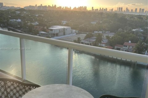 Condo à Miami Beach, Floride, 3 chambres  № 1999936