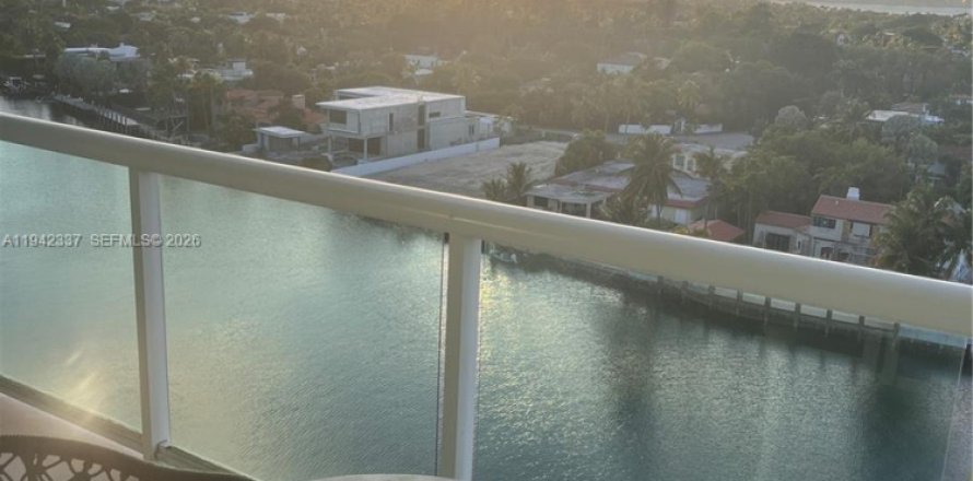 Condo à Miami Beach, Floride, 3 chambres  № 1999936