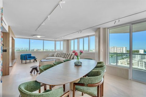 Copropriété à louer à Miami Beach, Floride: 3 chambres, 213.68 m2 № 1999936 - photo 14