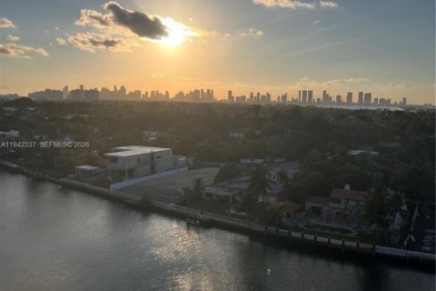 Copropriété à louer à Miami Beach, Floride: 3 chambres, 213.68 m2 № 1999936 - photo 3