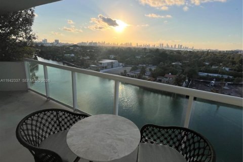 Copropriété à louer à Miami Beach, Floride: 3 chambres, 213.68 m2 № 1999936 - photo 2