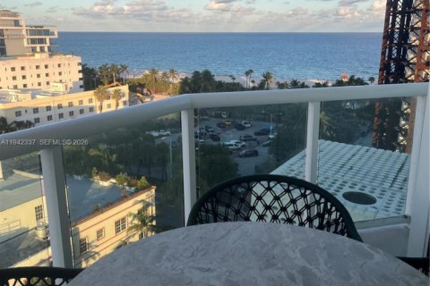 Copropriété à louer à Miami Beach, Floride: 3 chambres, 213.68 m2 № 1999936 - photo 4