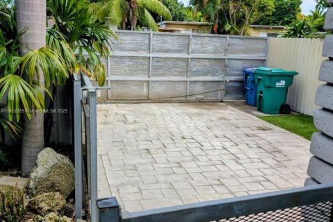 Casa en venta en Miami, Florida, 3 dormitorios, 103.31 m2 № 1972388 - foto 7